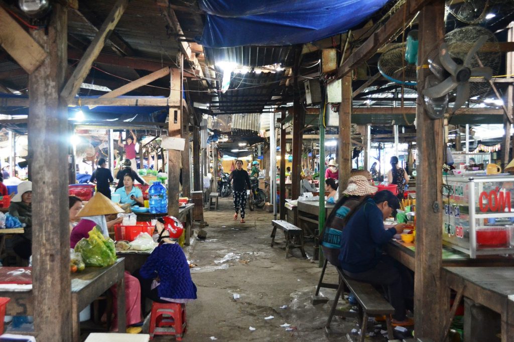 Lak Lake market