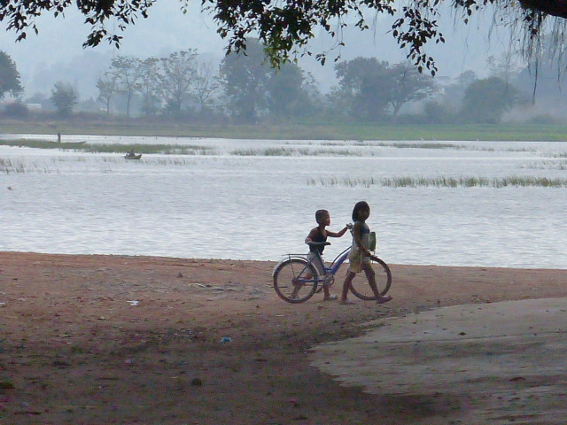 Lak Lake children
