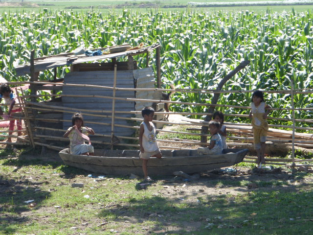 Lak Lake children