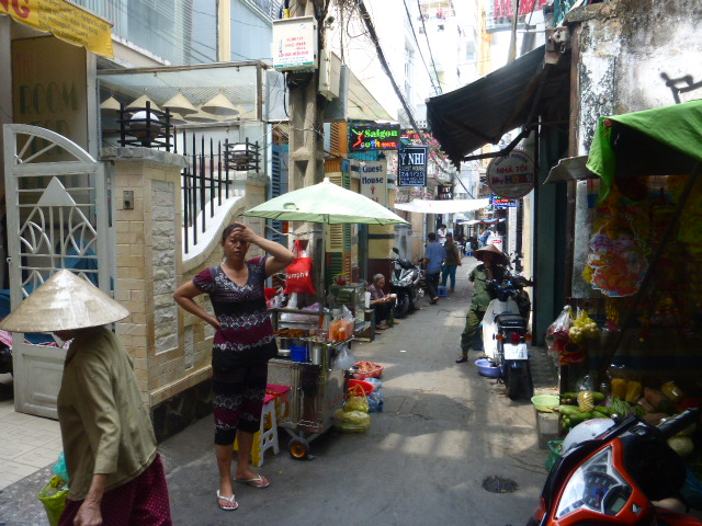 quiet down an alleyway