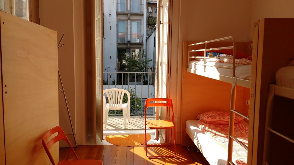 hostel tips and how not to behave in a hostel - Porto