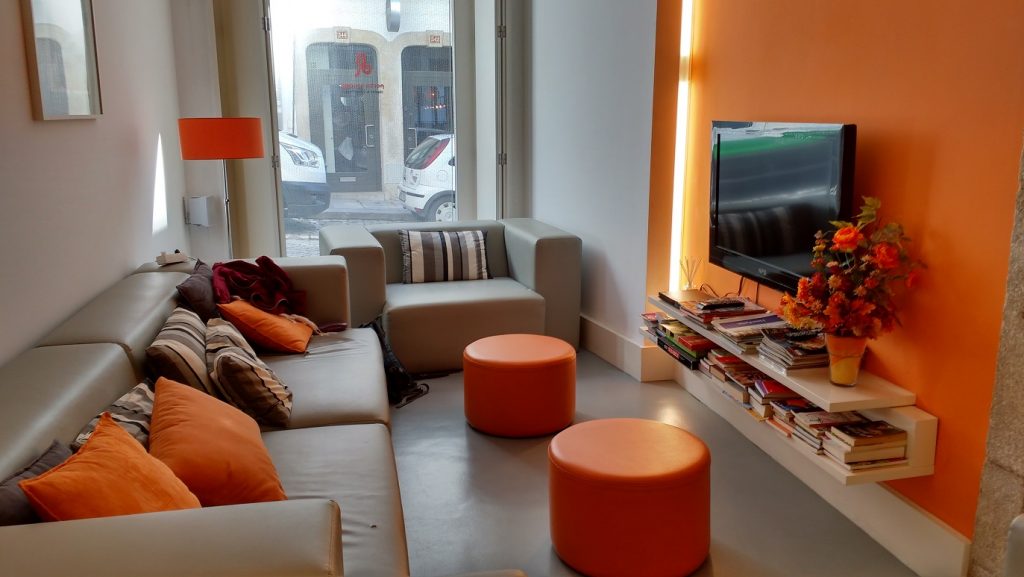 hostel tips and how not to behave in a hostel - Porto