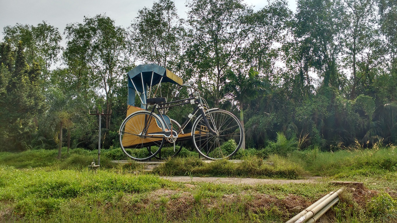 bicycle statue outside Muar bicycle statue outside Muar