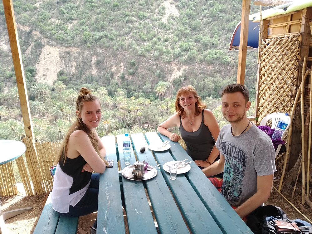 You are never alone when you travel solo - with Robbie and Lara